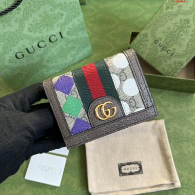 全セットの元工場緑箱パッケージこのアイテムは、Gucci Paradeが厳選した驚くべき作品で、カラフルな幾何学模様を採用したス