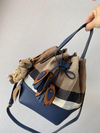 B家トップクラスの原単Canvas格子縞バケツバッグは革流蘇細部上部革ハンドル結合ストラップ肩背または斜め掛け着脱可能な小銭袋で