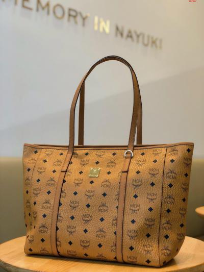 新発売のToniショッピングバッグは古典的なVisetos材料を用いて作られ、柔らかいNappa革で装飾された台形外型は美学的特